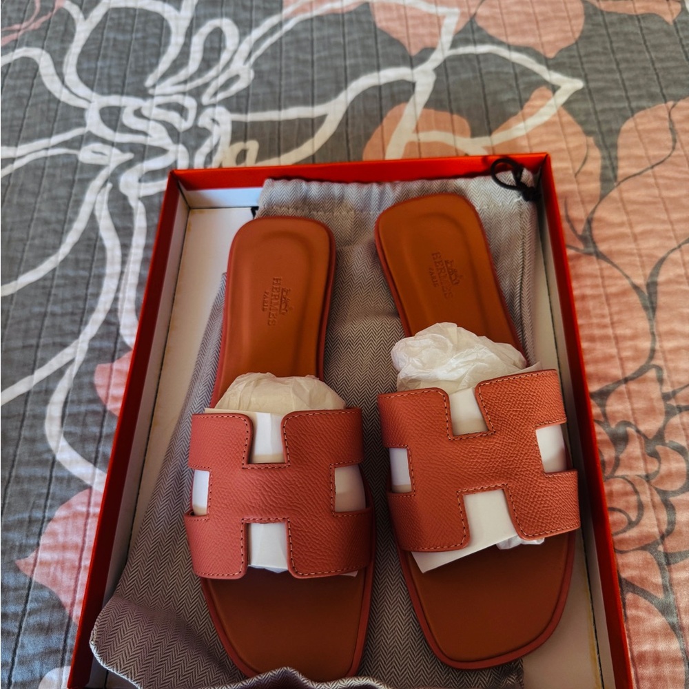 Elegant Pink Leather Slide Sandals - Picture 2 of 3